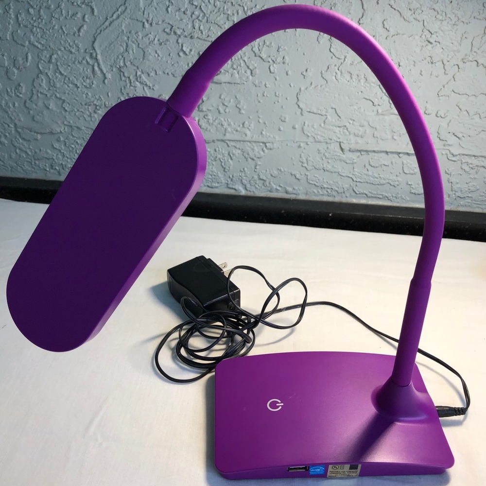 (1) IVY LED Desk Lamp w Built-in USB Charger - Picture 6 of 8